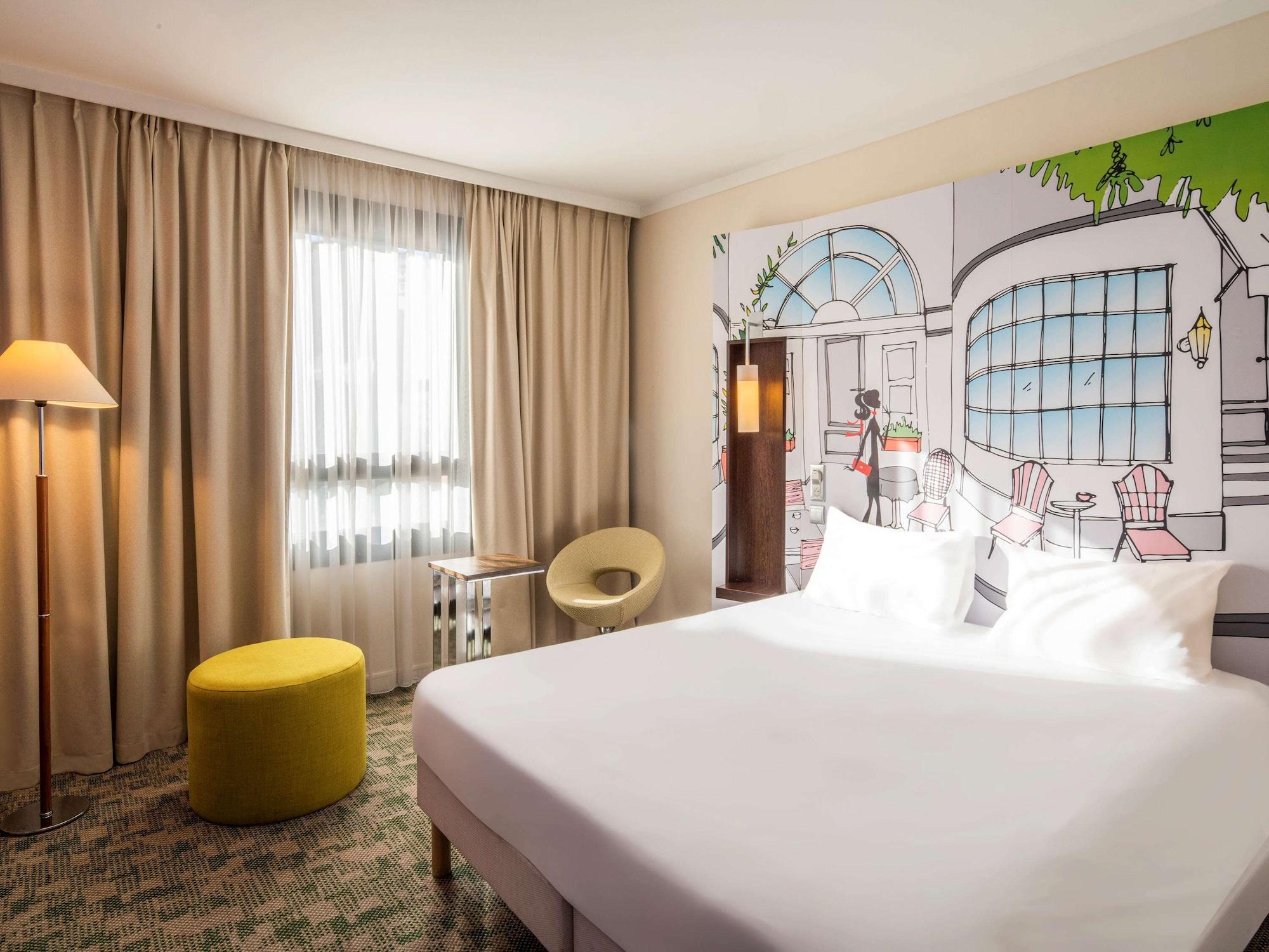 Hotel ibis Styles Evry Cathédrale Courcouronnes Exterior foto
