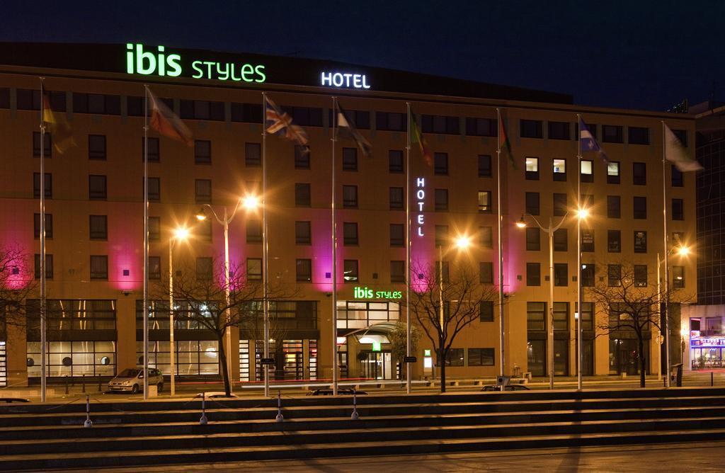 Hotel ibis Styles Evry Cathédrale Courcouronnes Exterior foto